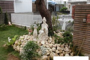 お庭の琉球石灰岩のアレジメント