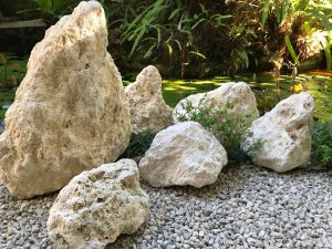 琉球石灰岩のアレジメント用原石の特殊加工