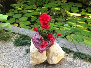 琉球石灰岩原石と薔薇のアレジメント作品GE-005