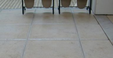 玄関床タイルの滑り止め施工＆汚れ防止のコーティング