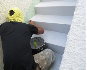 階段のコンクリートクラック（ひび割れ）補修と再発防止