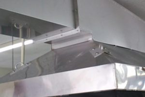 沖縄の厨房は、ステンレス製品の掃除が大変