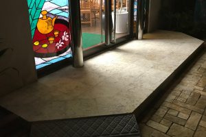 琉球石灰岩の土間