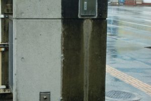 コンクリートのコーティング！右側はBefore、左側はafter